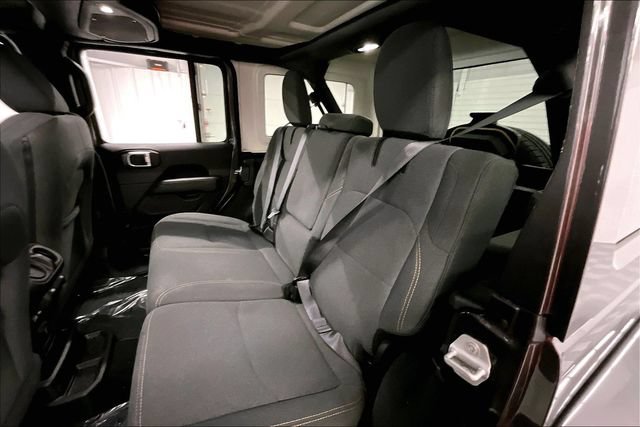 Used 2025 Jeep Wrangler Unlimited Sahara AWD/4WD image 25