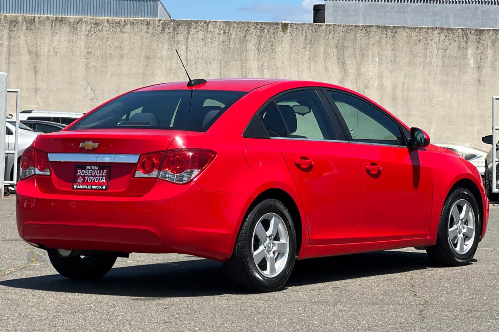 Used 2016 Chevrolet Cruze LT FWD image 2