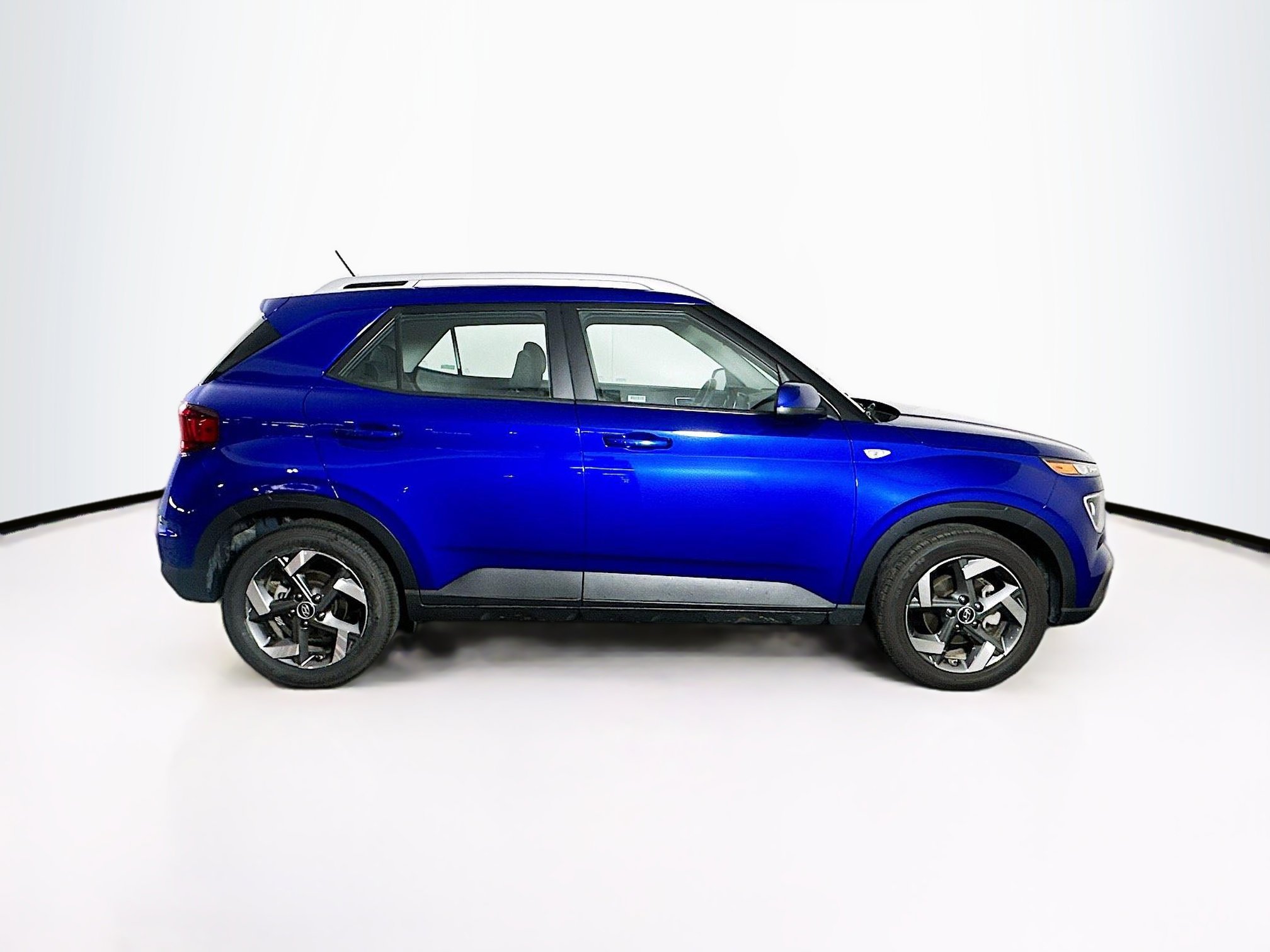 Used 2025 Hyundai Venue SEL FWD image 10