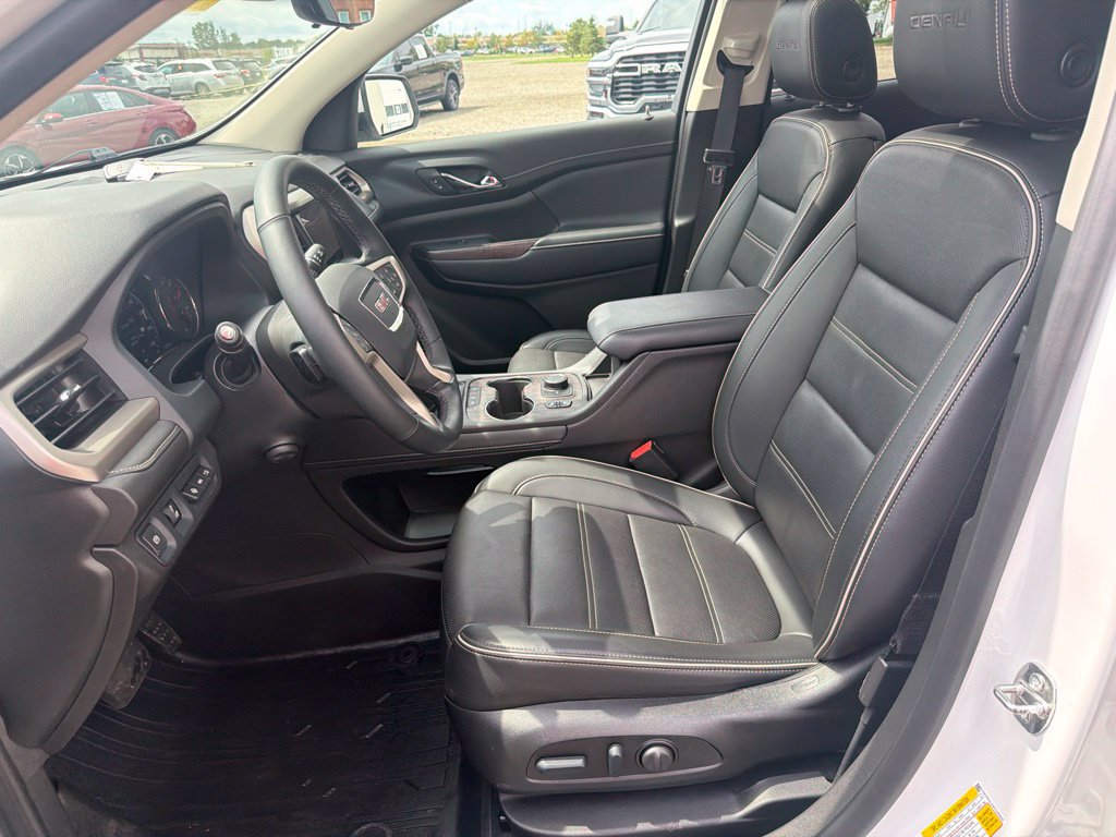 Used 2023 GMC Acadia Denali w/ Denali Ultimate Package AWD/4WD image 25