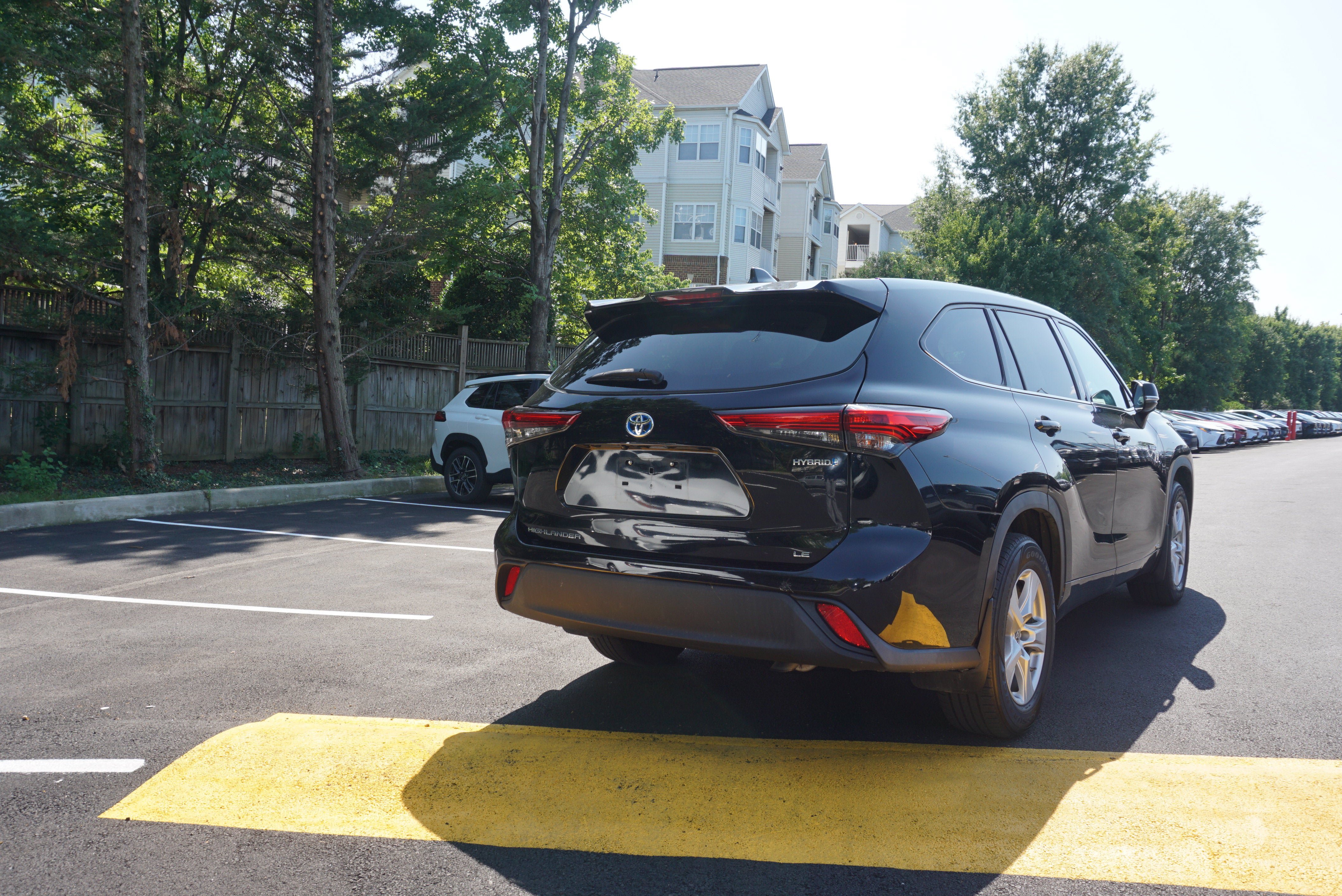 Used 2020 Toyota Highlander LE AWD/4WD image 4