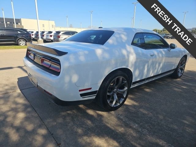 Used 2017 Dodge Challenger SXT image 5
