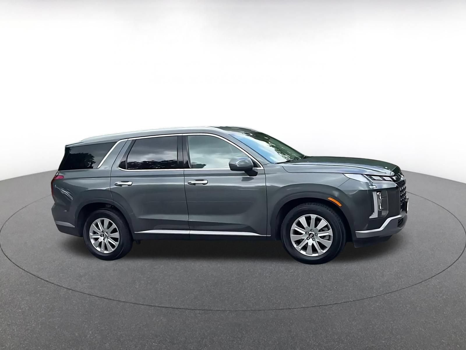 Used 2025 Hyundai Palisade SEL FWD image 2