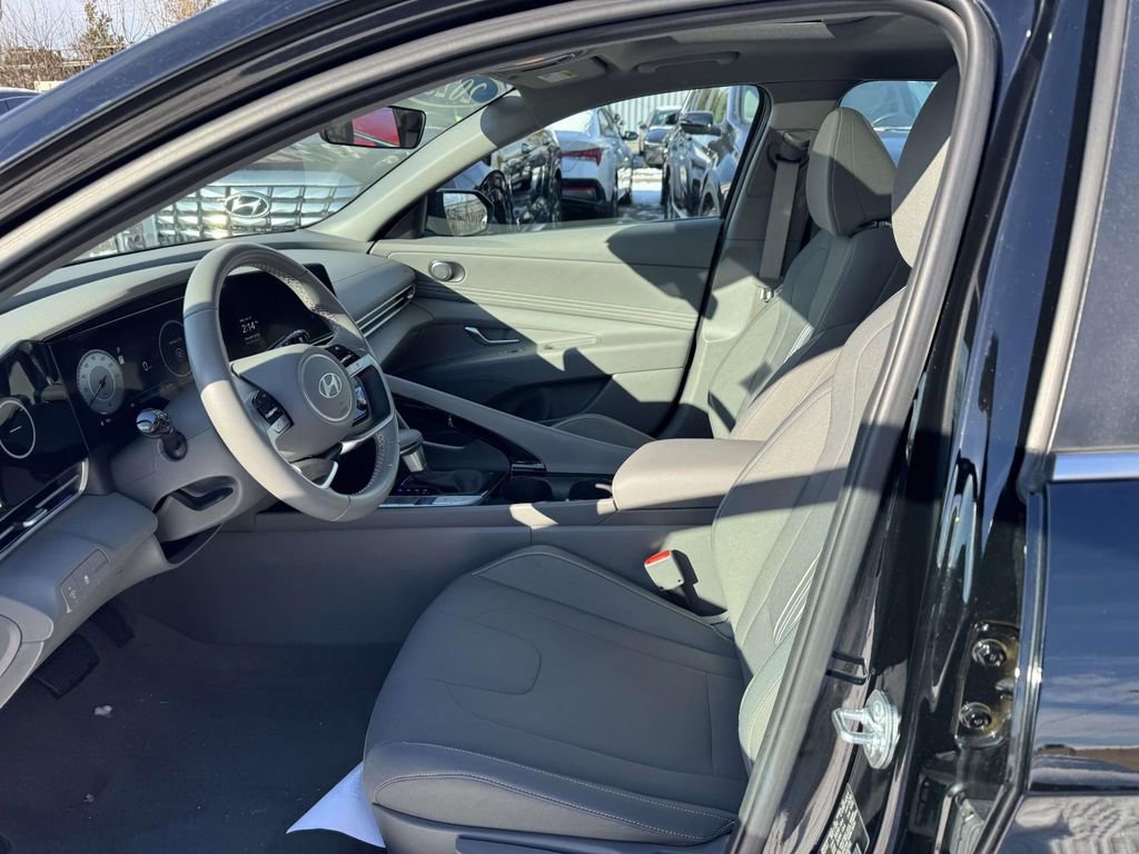 Certified 2025 Hyundai Elantra SEL image 12