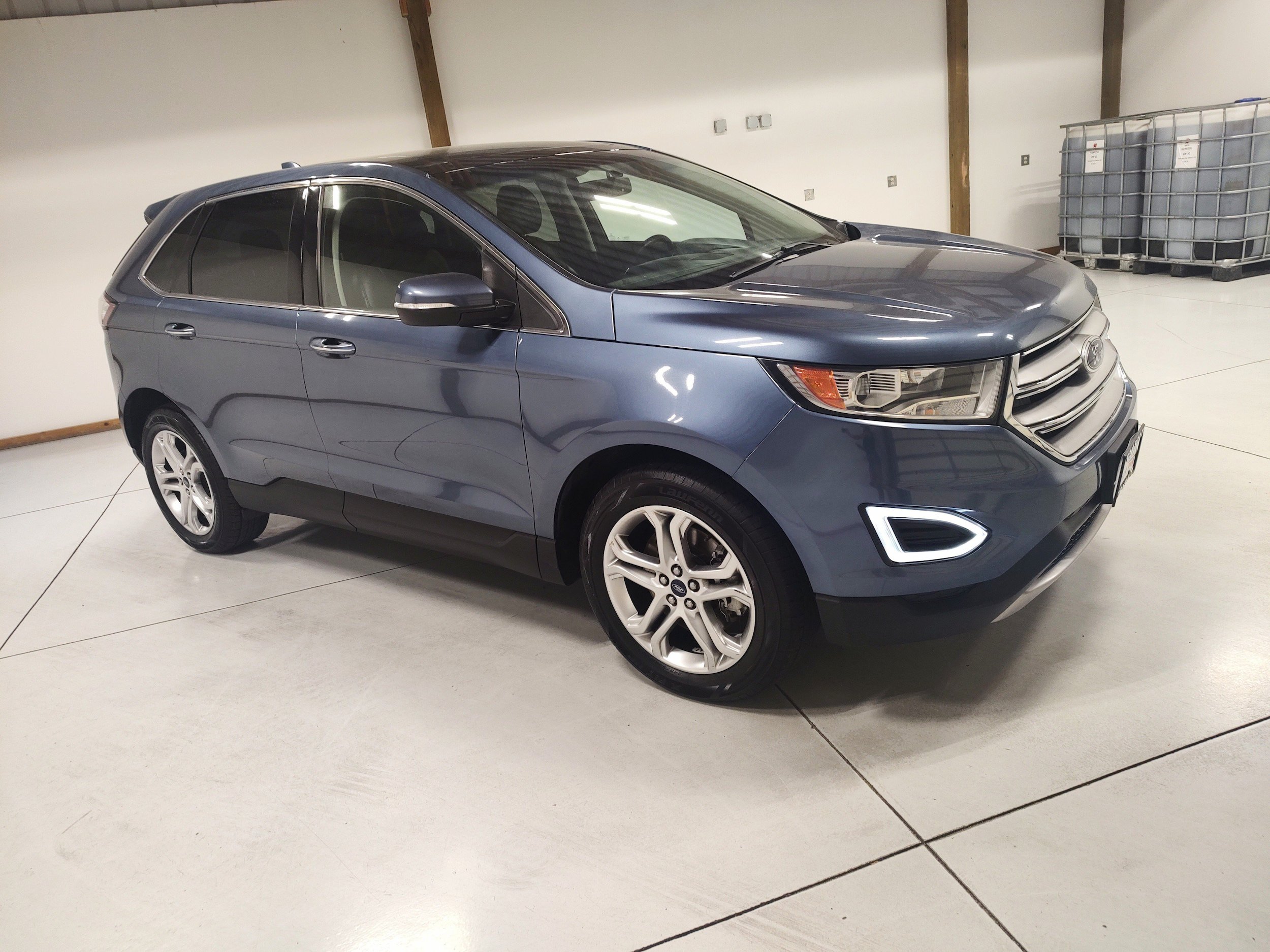 Used 2018 Ford Edge Titanium w/ Technology Package AWD/4WD image 2
