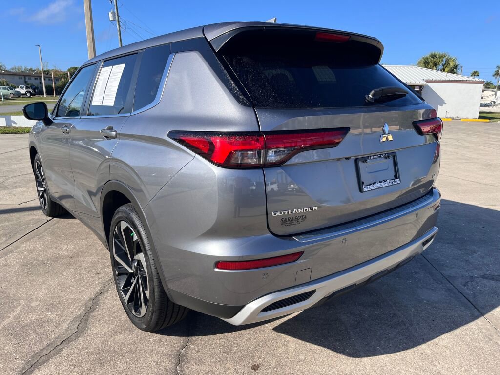 Used 2024 Mitsubishi Outlander SE image 5