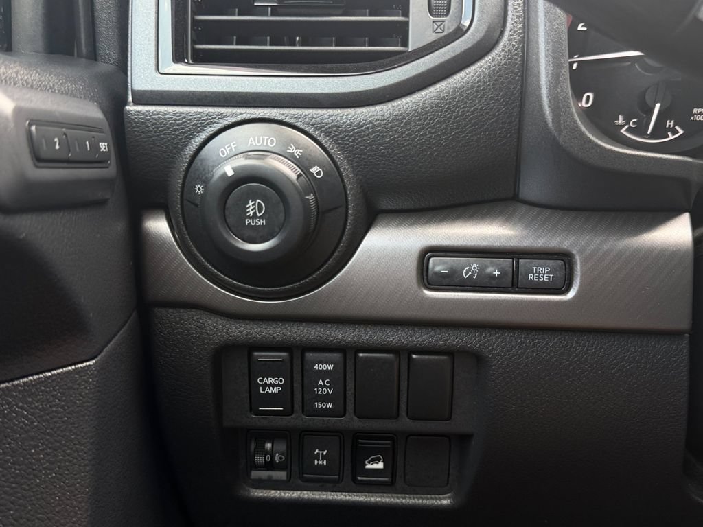 Used 2021 Nissan Titan PRO-4X w/ Pro-4x Convenience Package AWD/4WD image 24
