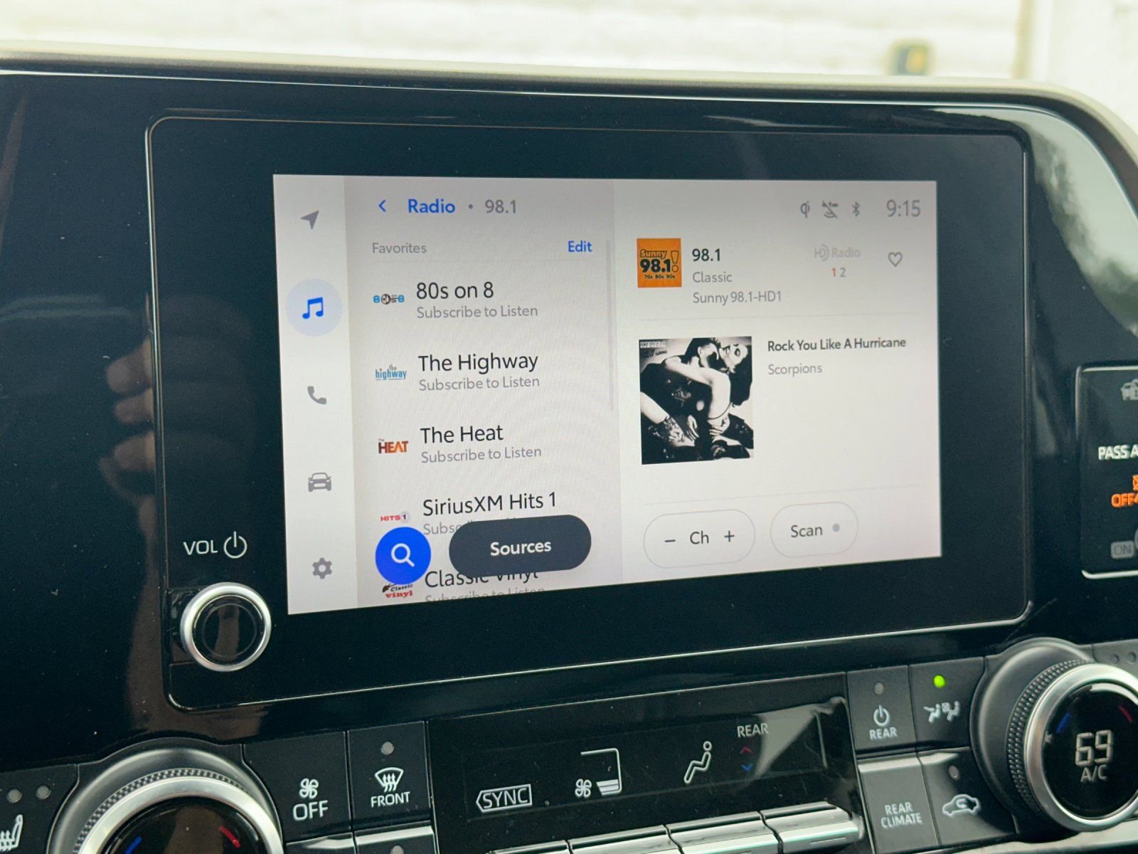 Used 2023 Toyota Highlander XLE image 22