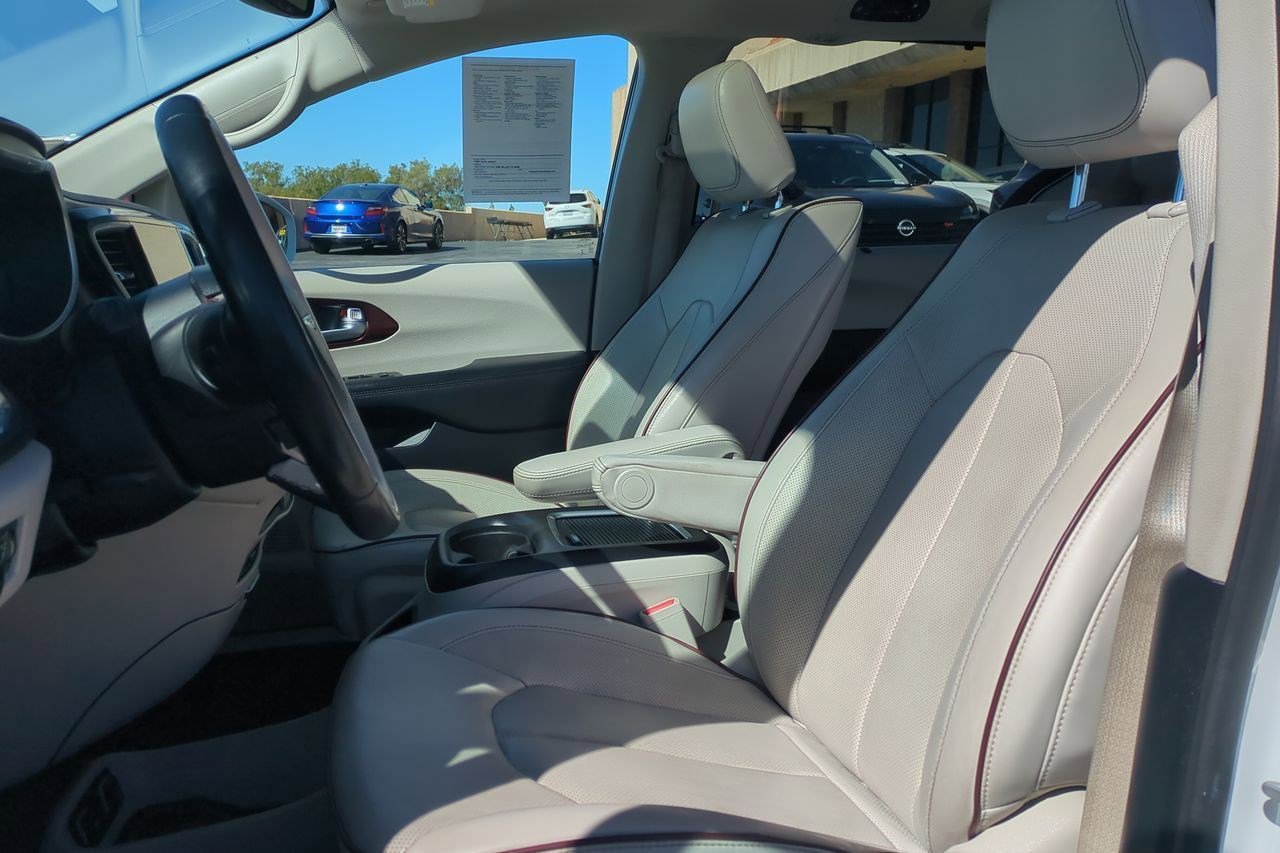 Used 2020 Chrysler Pacifica Limited w/ Tire & Wheel Group image 21