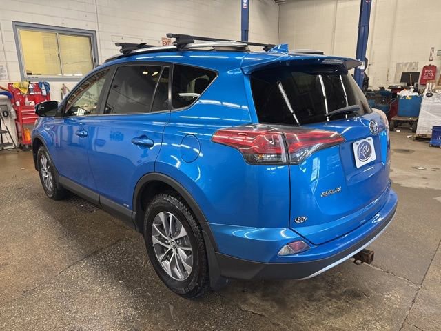 Used 2018 Toyota RAV4 LE AWD/4WD image 4