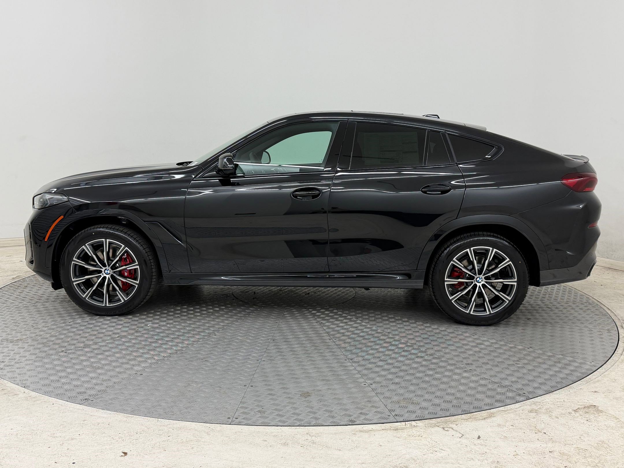 New 2026 BMW X6 xDrive40i w/ Premium Package image 2