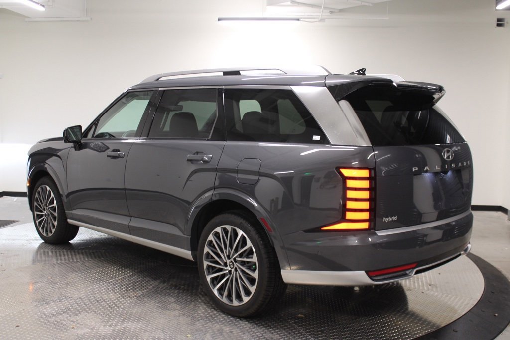 Used 2026 Hyundai Palisade Calligraphy image 3