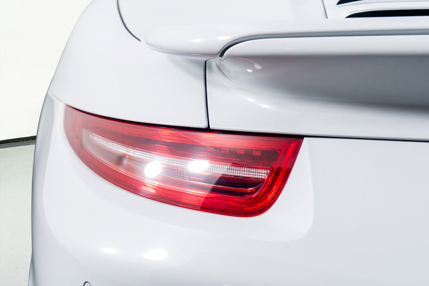 Used 2016 Porsche 911 Turbo S image 30