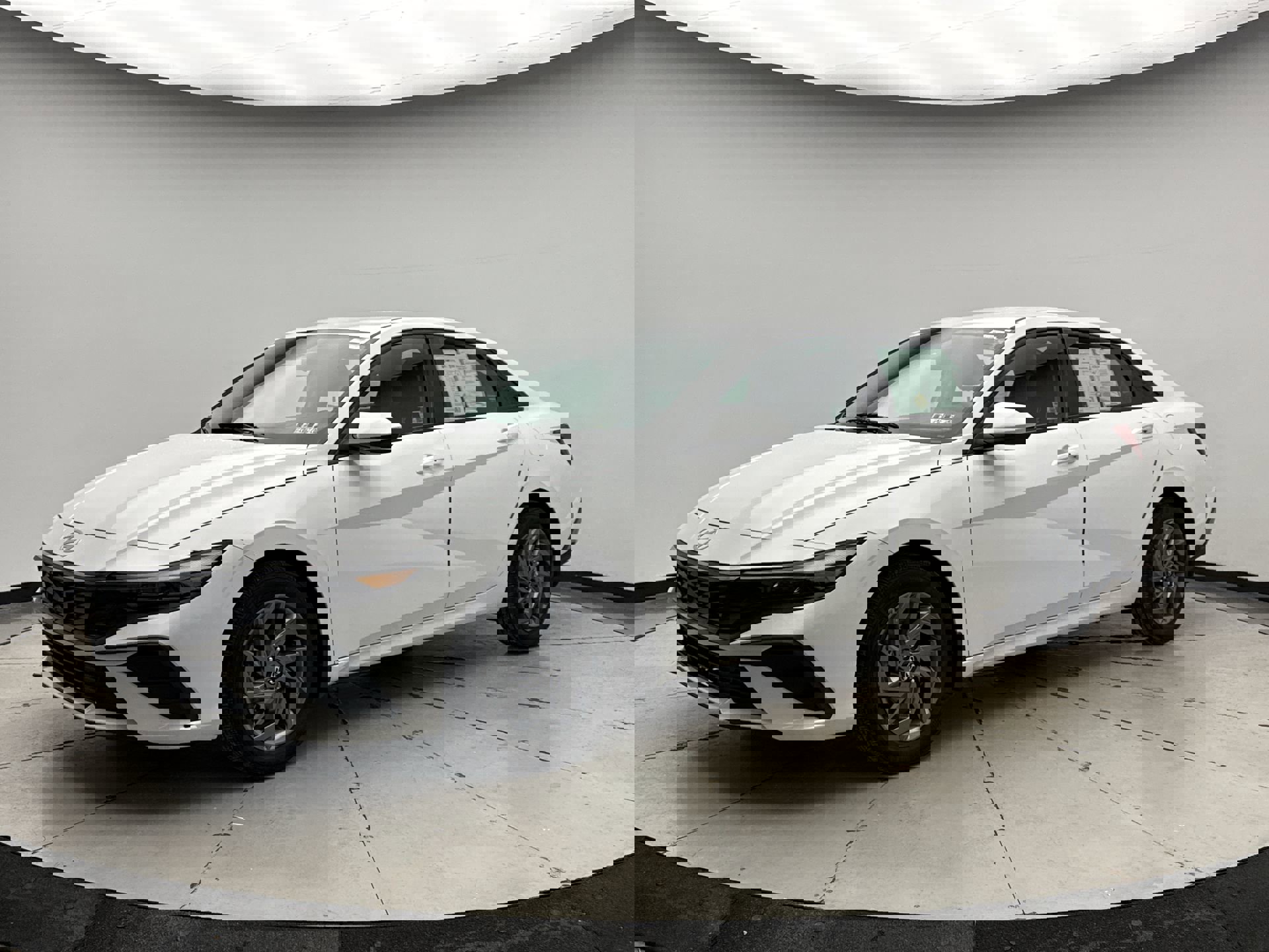 Used 2024 Hyundai Elantra SEL image 1