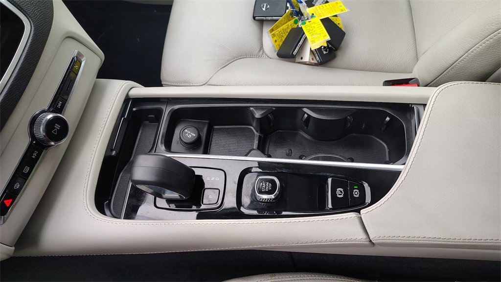 Certified 2023 Volvo XC90 B5 Core w/ Climate Package image 21