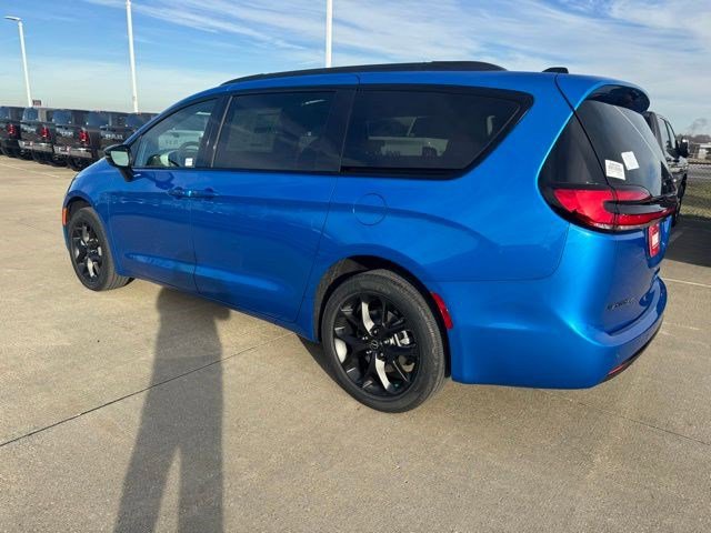 New 2026 Chrysler Pacifica Limited w/ S Appearance Package image 5