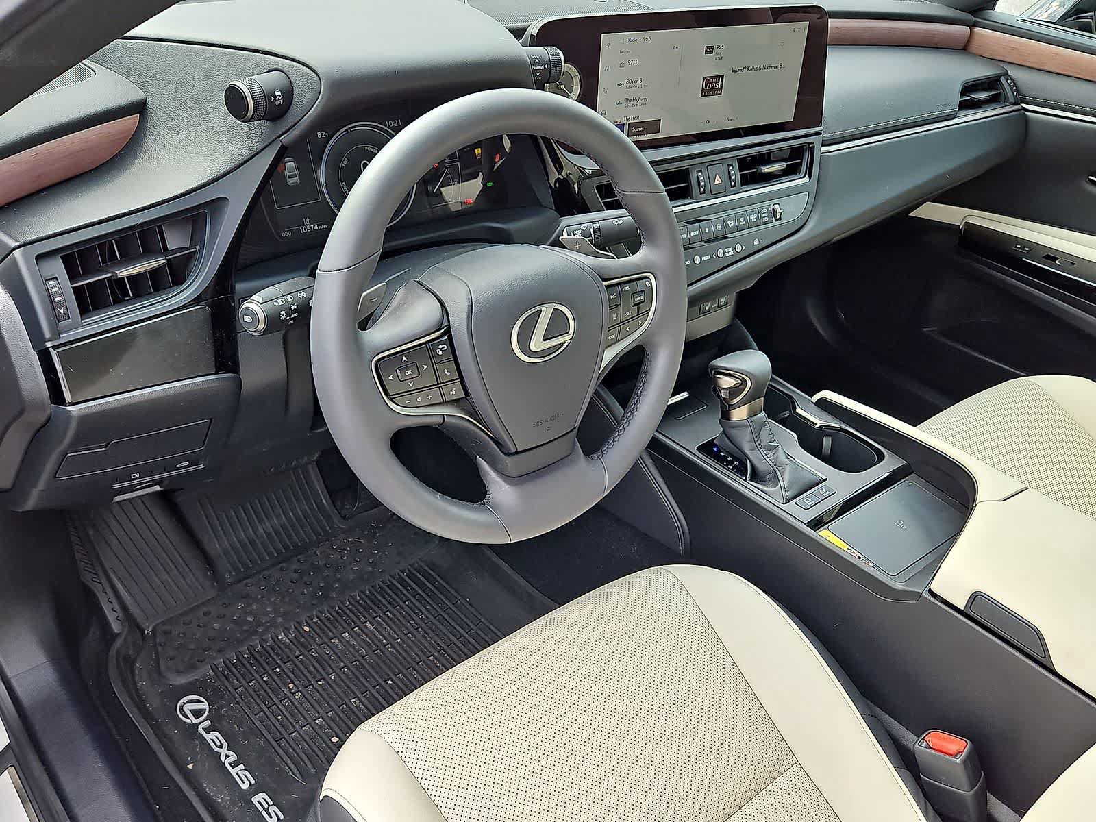 Used 2025 Lexus ES 300h w/ Premium Package FWD image 16