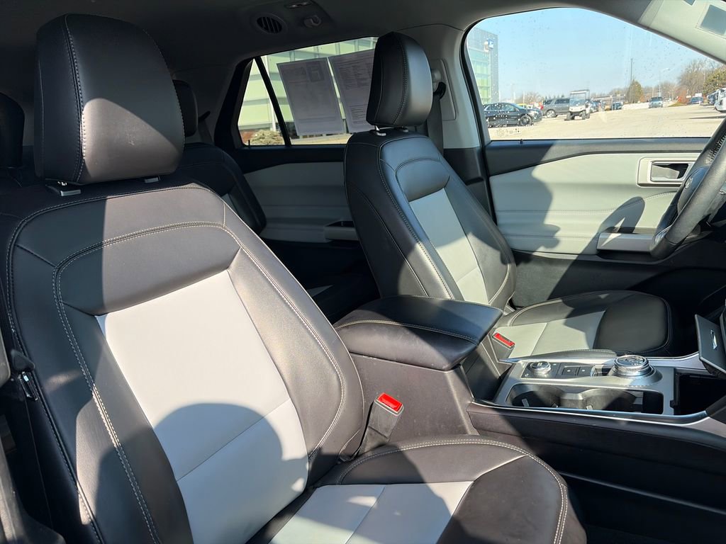 Used 2023 Ford Explorer XLT w/ Equipment Group 202A image 12