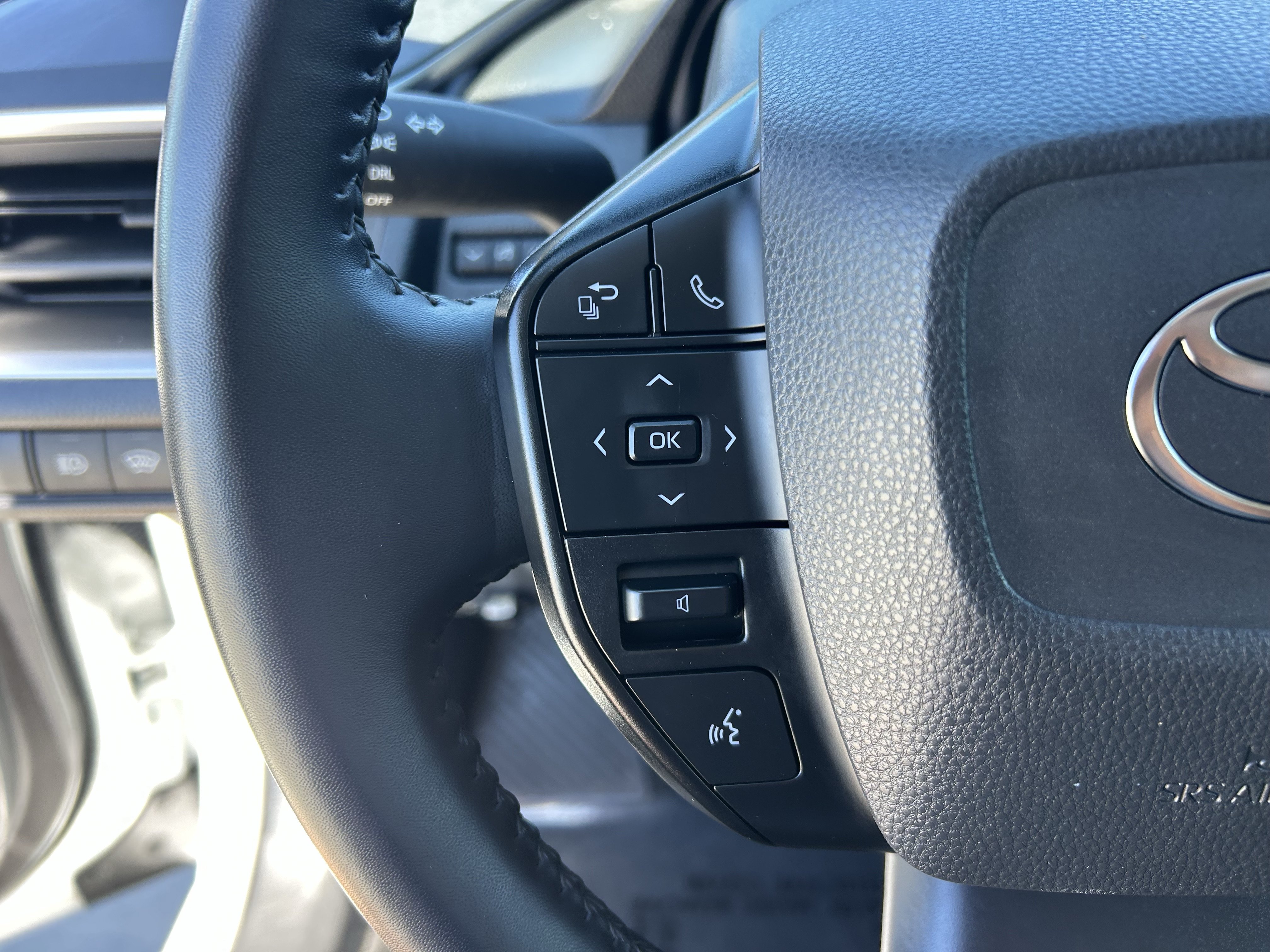 Certified 2025 Toyota Prius LE AWD/4WD image 26