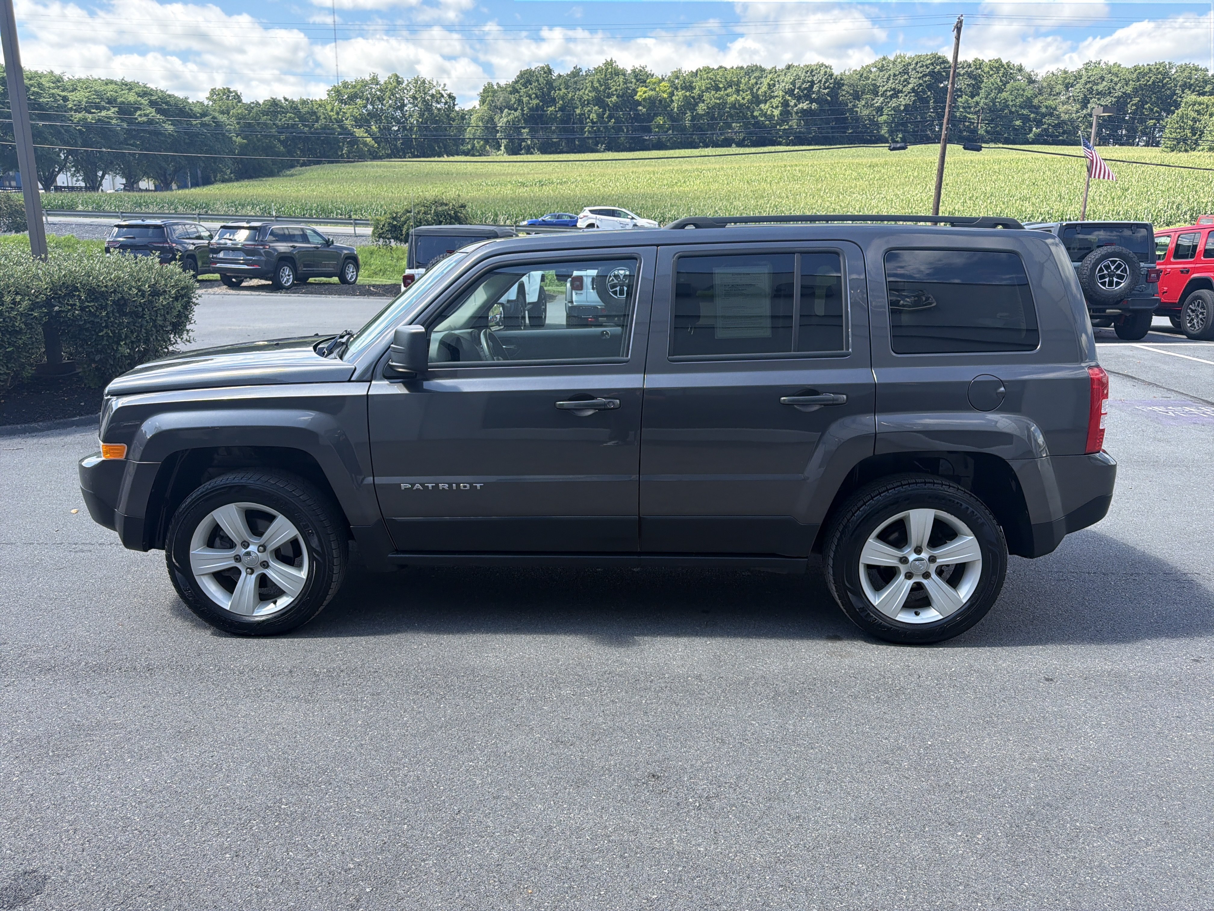 Used 2016 Jeep Patriot Latitude AWD/4WD image 11
