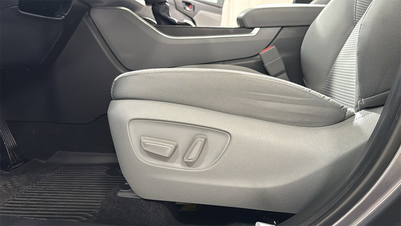 Certified 2024 Toyota Highlander LE image 14