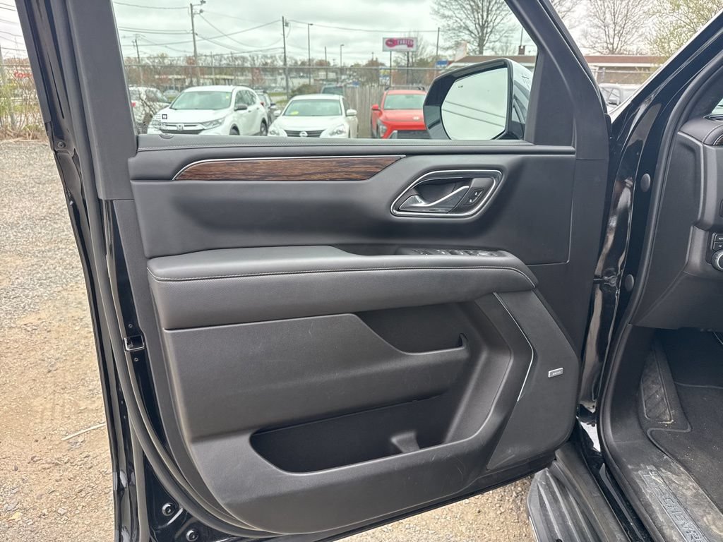 Used 2023 Chevrolet Tahoe Premier AWD/4WD image 14