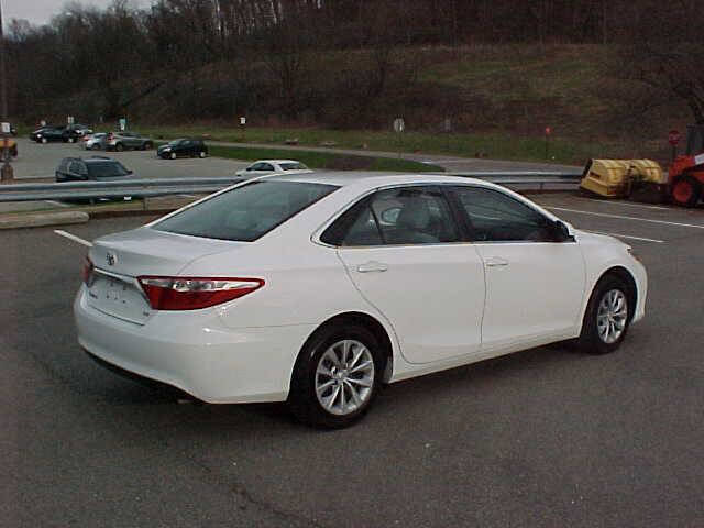 Used 2016 Toyota Camry LE image 8