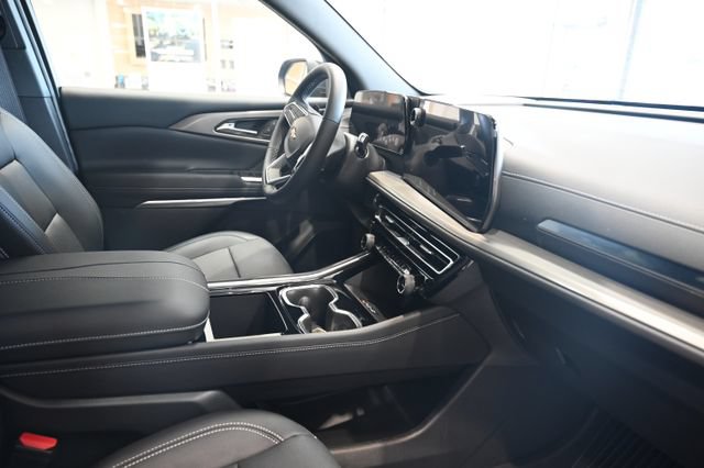 New 2026 Chevrolet Traverse LT w/ Driver Confidence Package FWD image 14