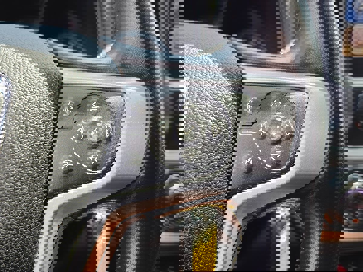 Used 2018 GMC Canyon SLE w/ SLE Convenience Package image 27