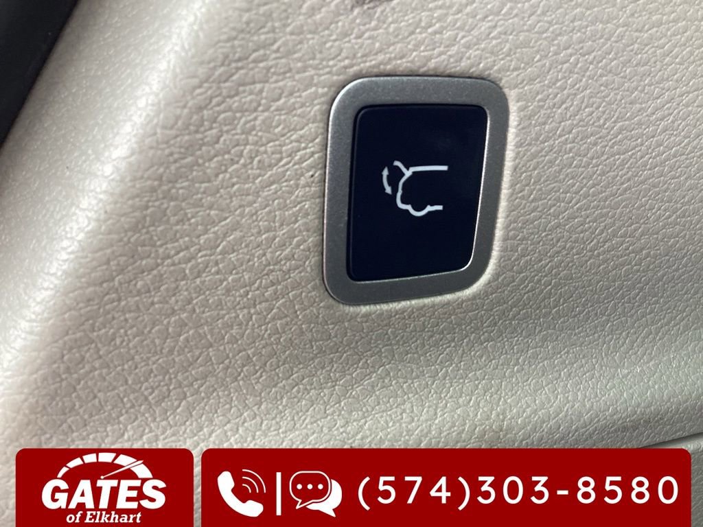 Used 2023 Chrysler Pacifica Touring-L FWD image 13