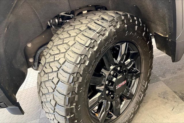 Used 2025 GMC Sierra 3500 AT4 w/ AT4 Premium Plus Package AWD/4WD image 30