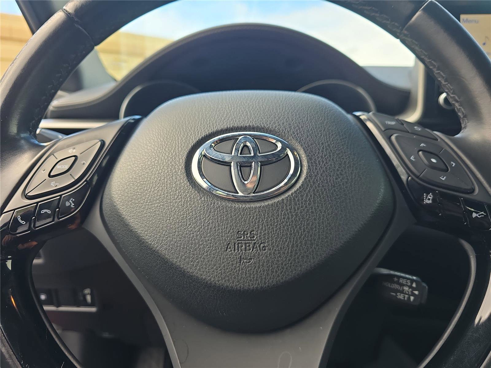 Used 2019 Toyota C-HR XLE image 18