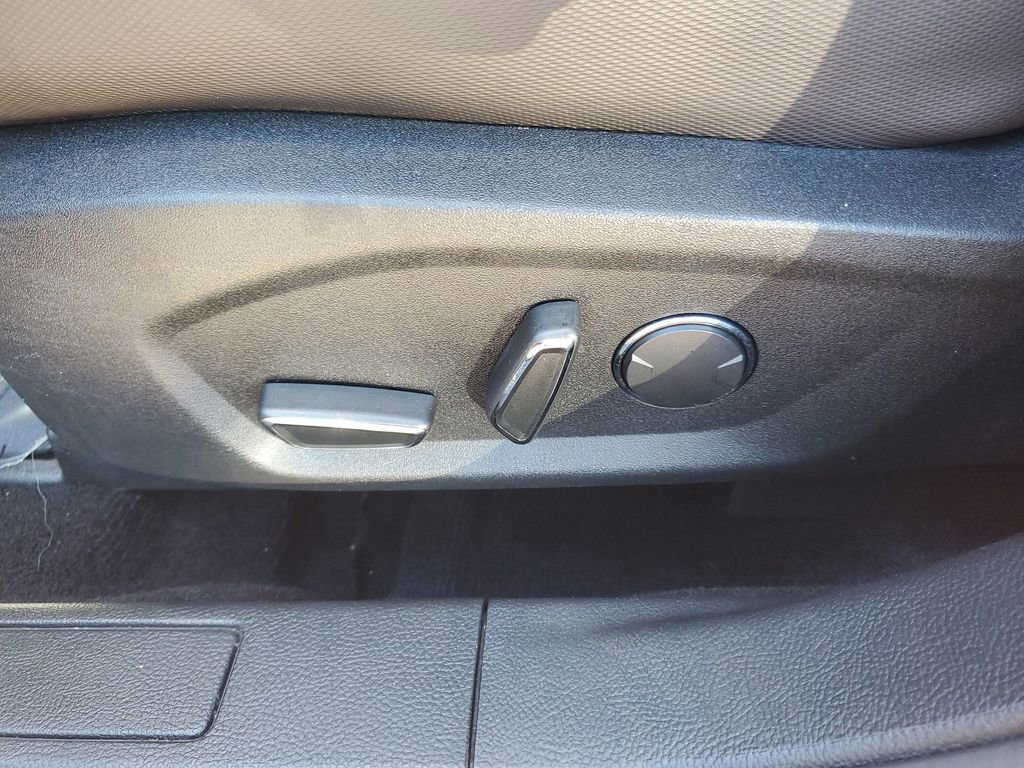 Used 2019 Ford Fusion SE w/ Equipment Group 151A image 19