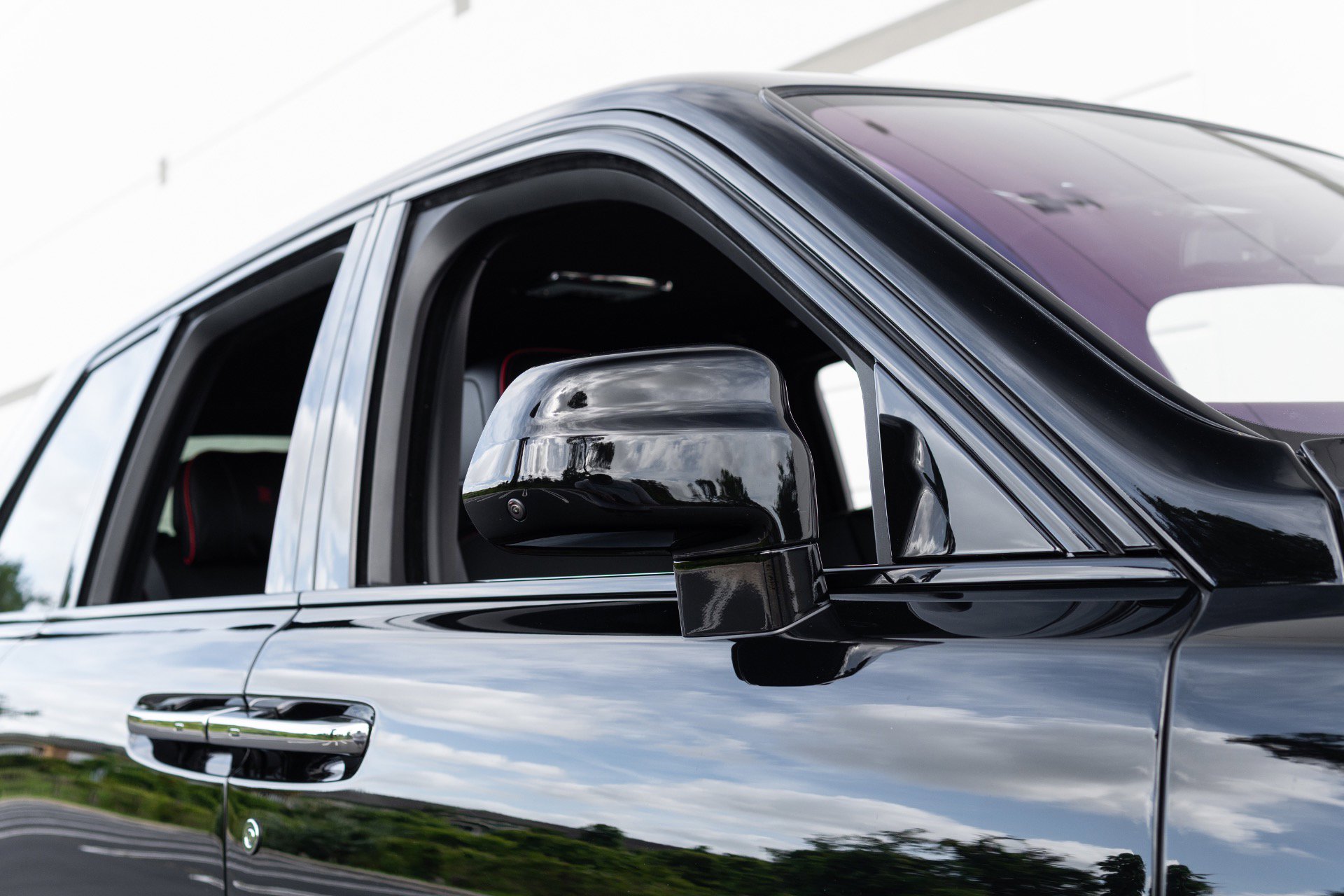 Used 2022 Rolls-Royce Cullinan Black Badge w/ Dark Exterior Package AWD/4WD image 11