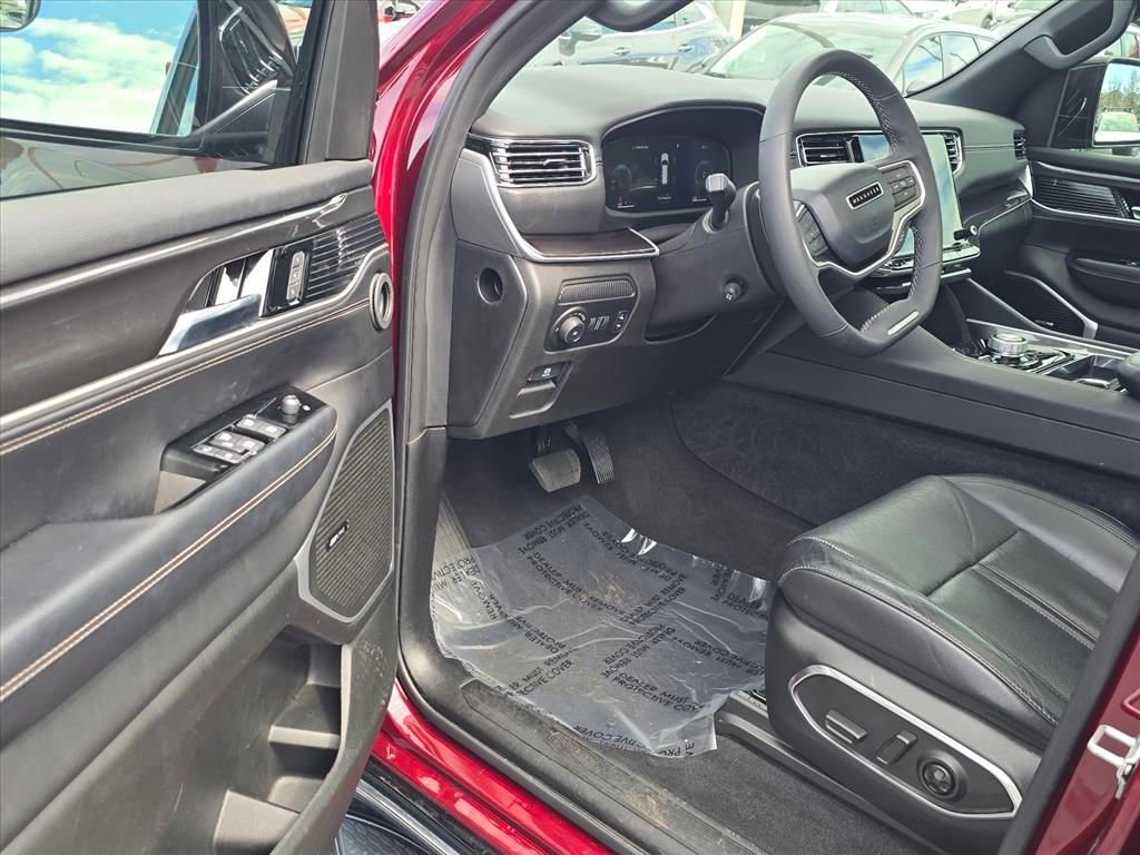 Used 2023 Jeep Wagoneer 4WD w/ Premium Group I image 9