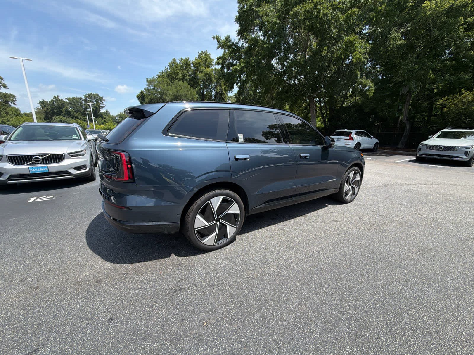 Used 2025 Volvo EX90 Ultra AWD/4WD image 14