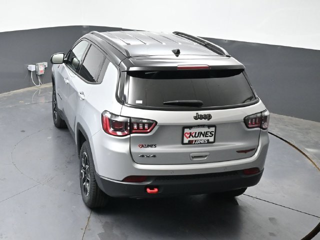 Used 2025 Jeep Compass Trailhawk AWD/4WD image 41
