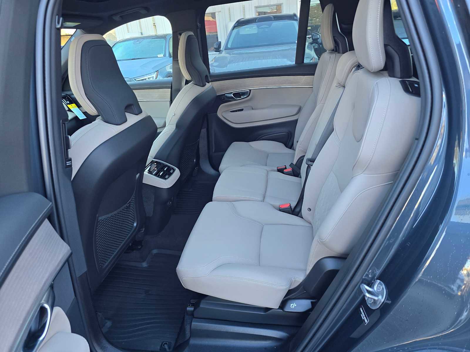 New 2026 Volvo XC90 B5 Plus w/ Protection Package AWD/4WD image 16