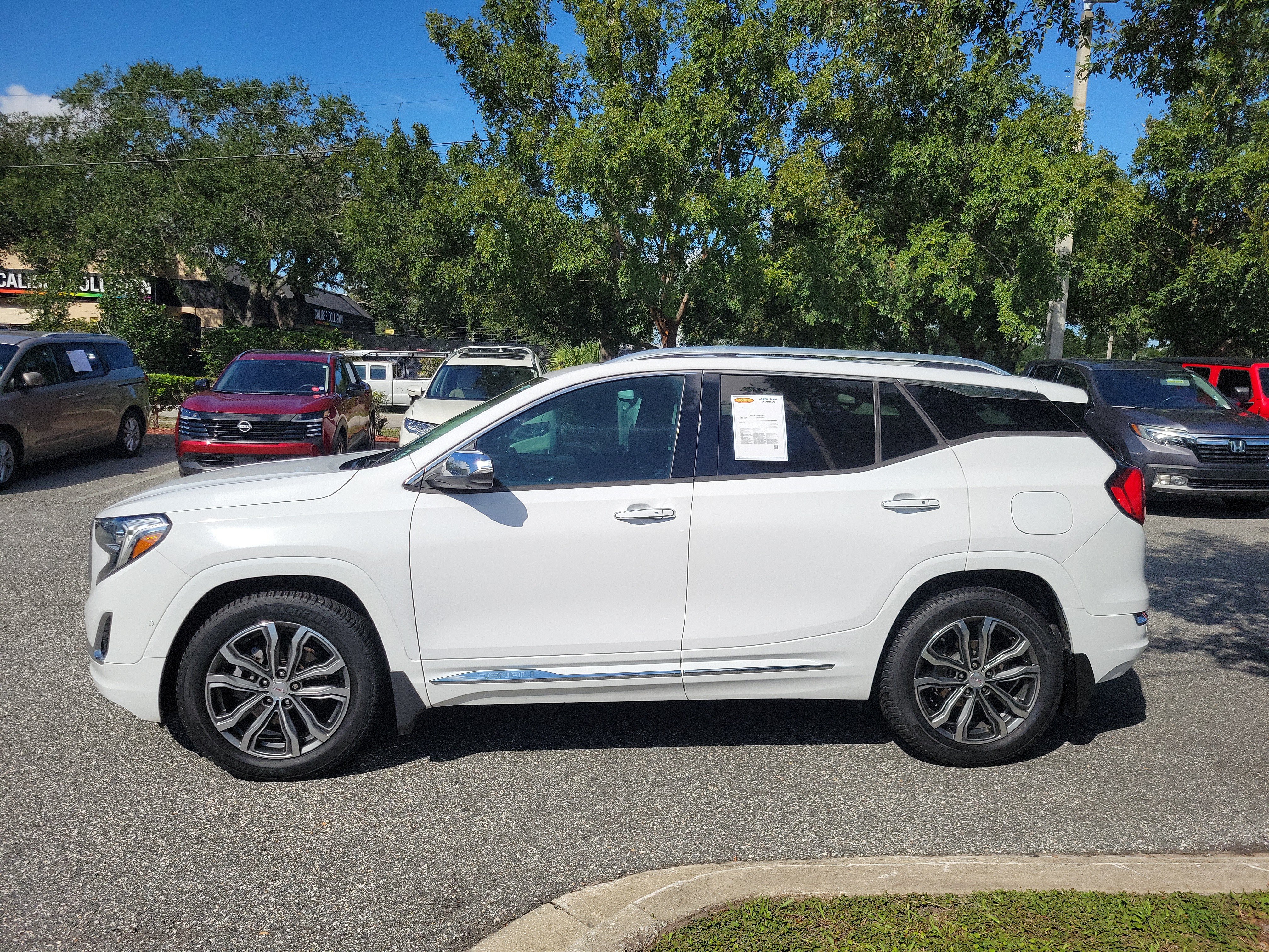 Used 2019 GMC Terrain Denali w/ Advanced Safety Package AWD/4WD image 3