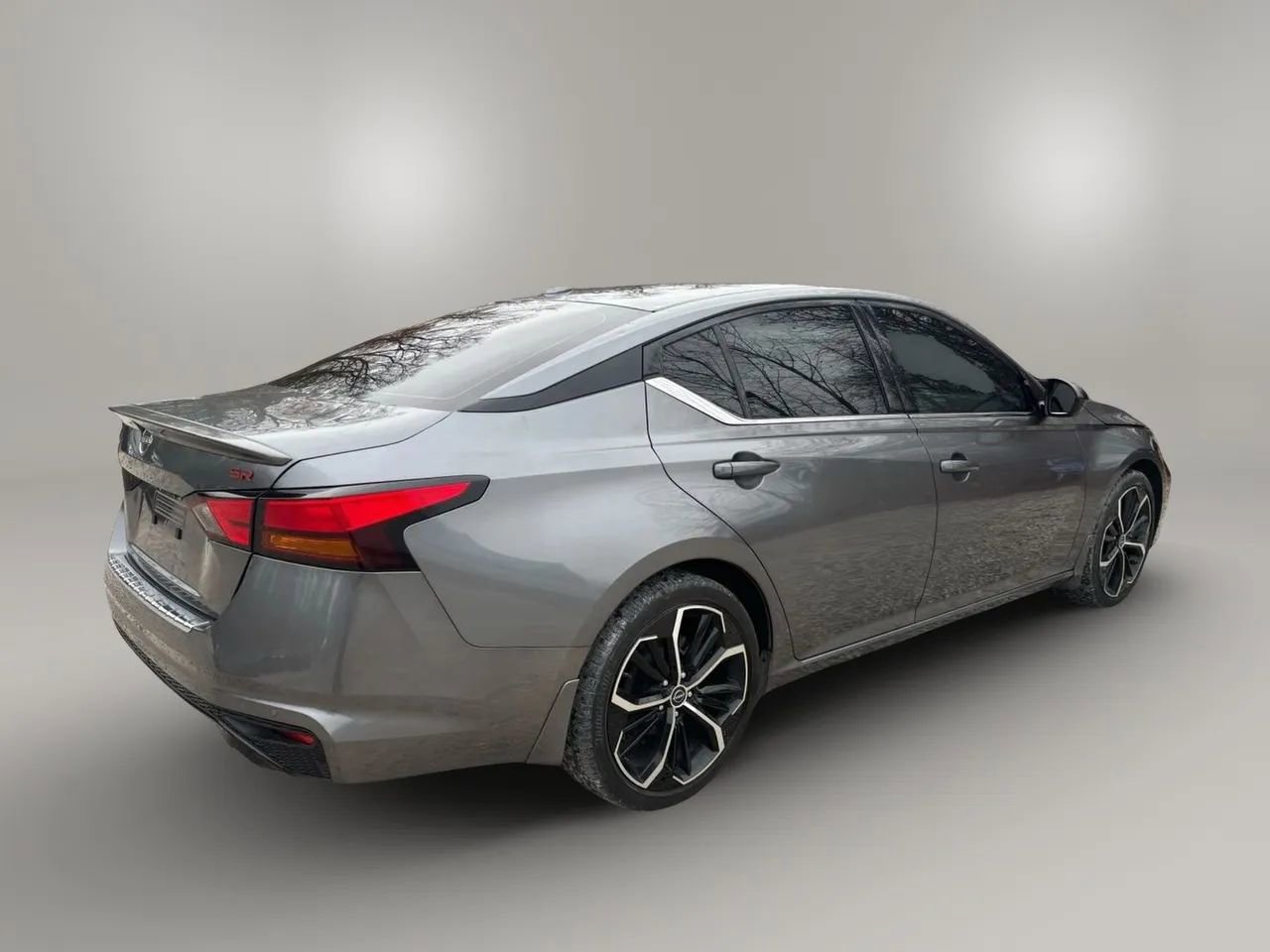 Used 2023 Nissan Altima 2.5 SR w/ SR Premium Package image 9