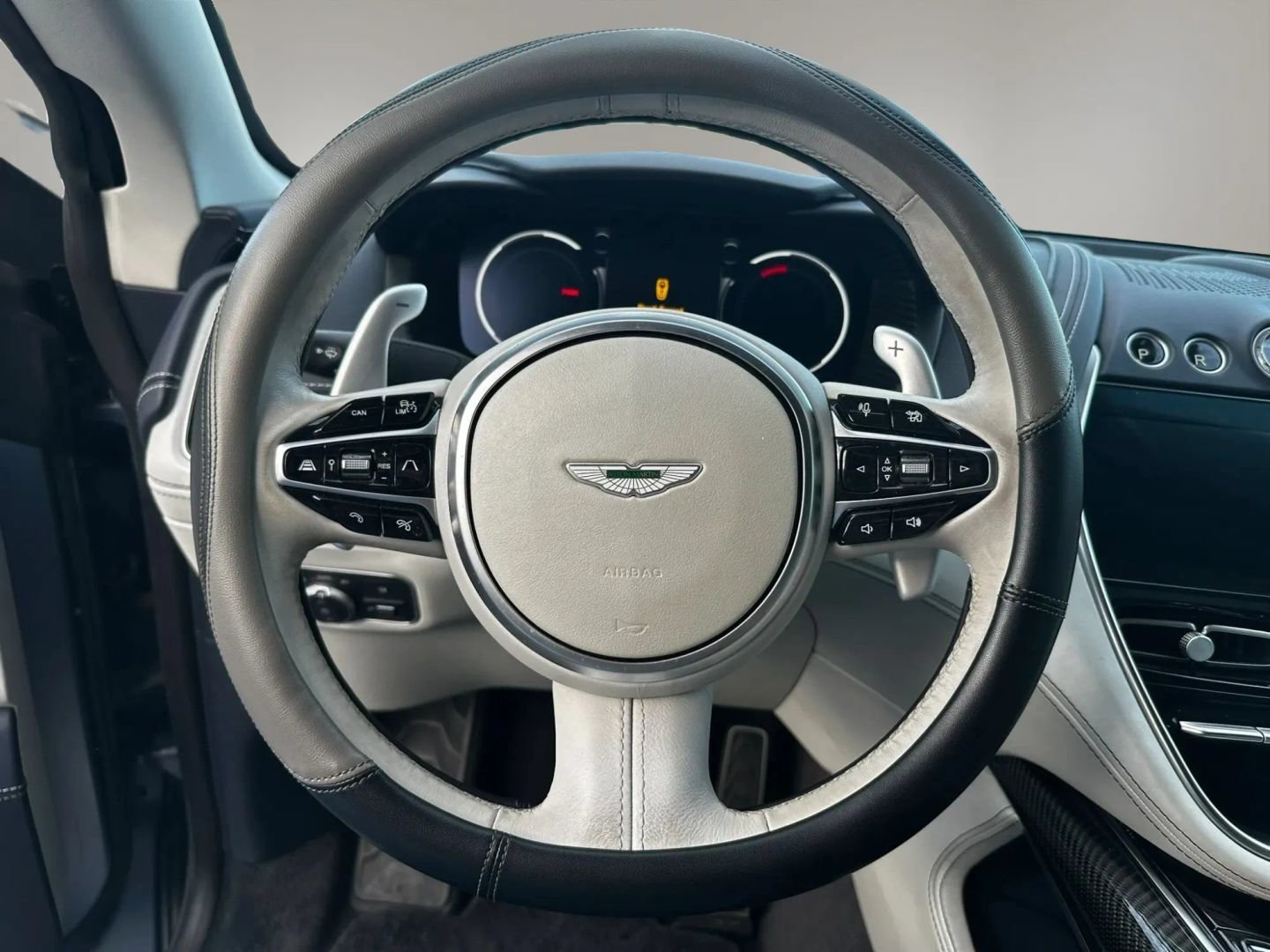 Used 2021 Aston Martin DBX AWD/4WD image 23