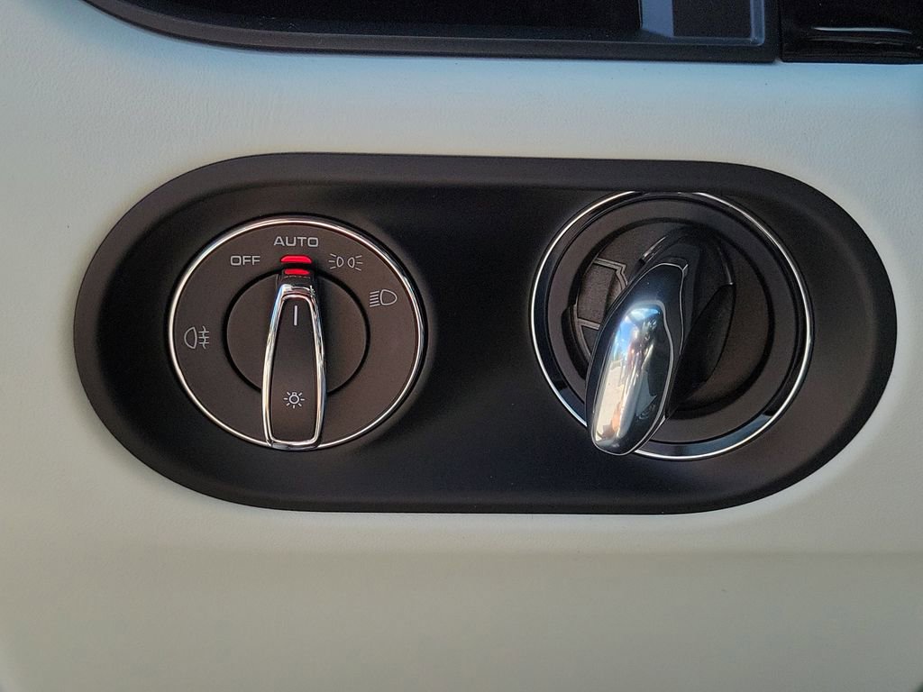 New 2026 Porsche Macan image 40