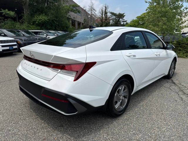 Used 2025 Hyundai Elantra SE FWD image 14