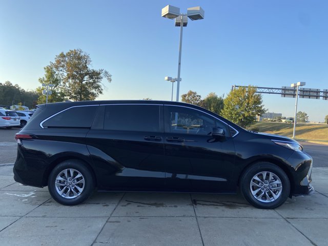 Used 2022 Toyota Sienna LE FWD image 13