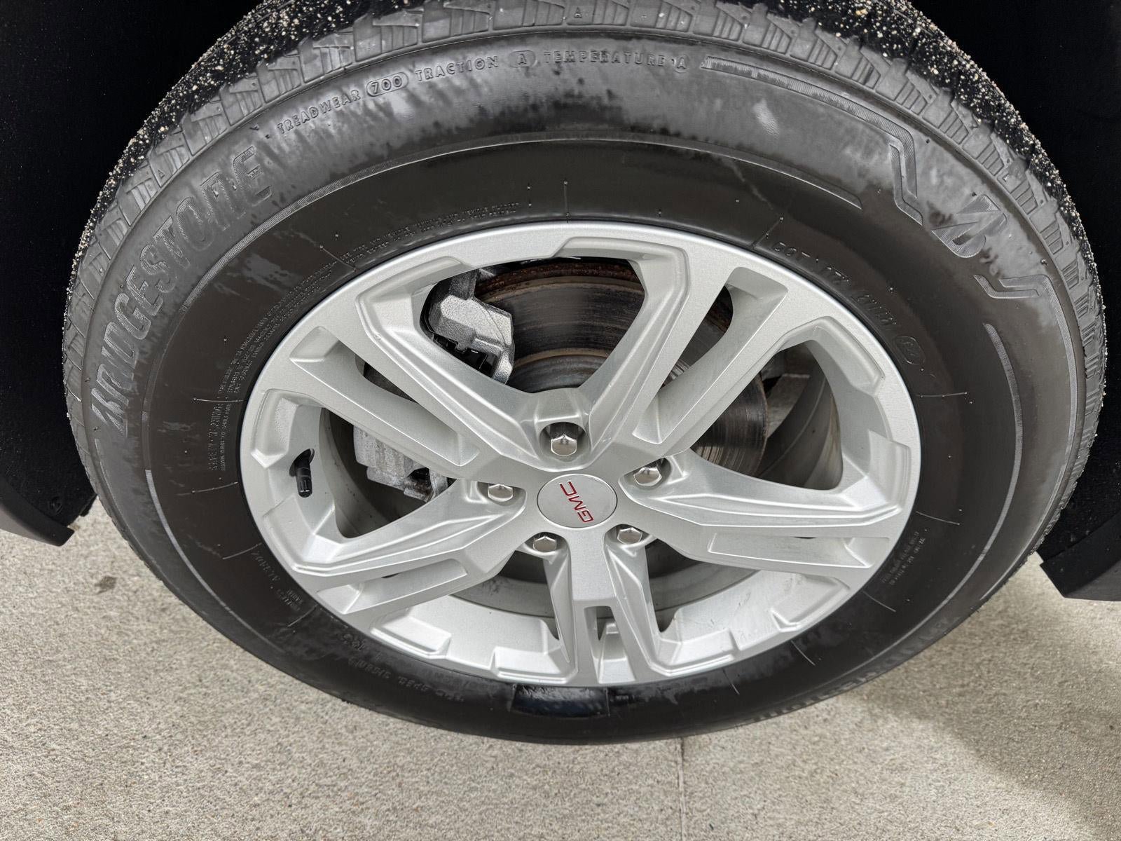 Used 2023 GMC Terrain SLE w/ Driver Convenience Package image 5