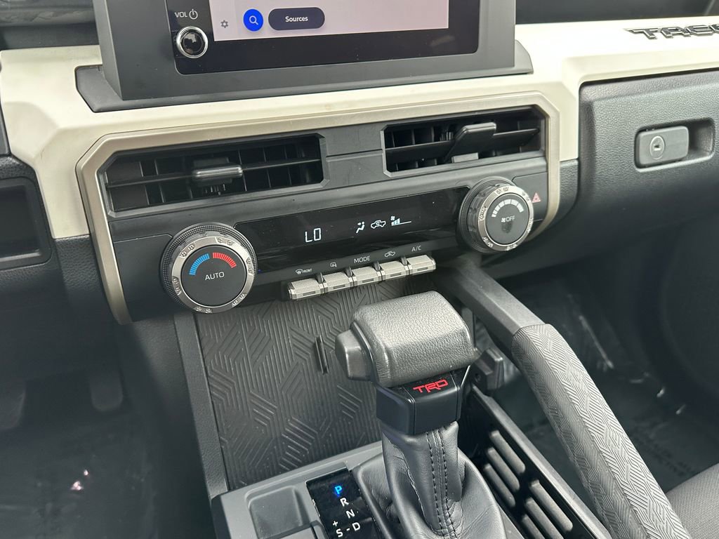 Used 2024 Toyota Tacoma TRD Off-Road image 28