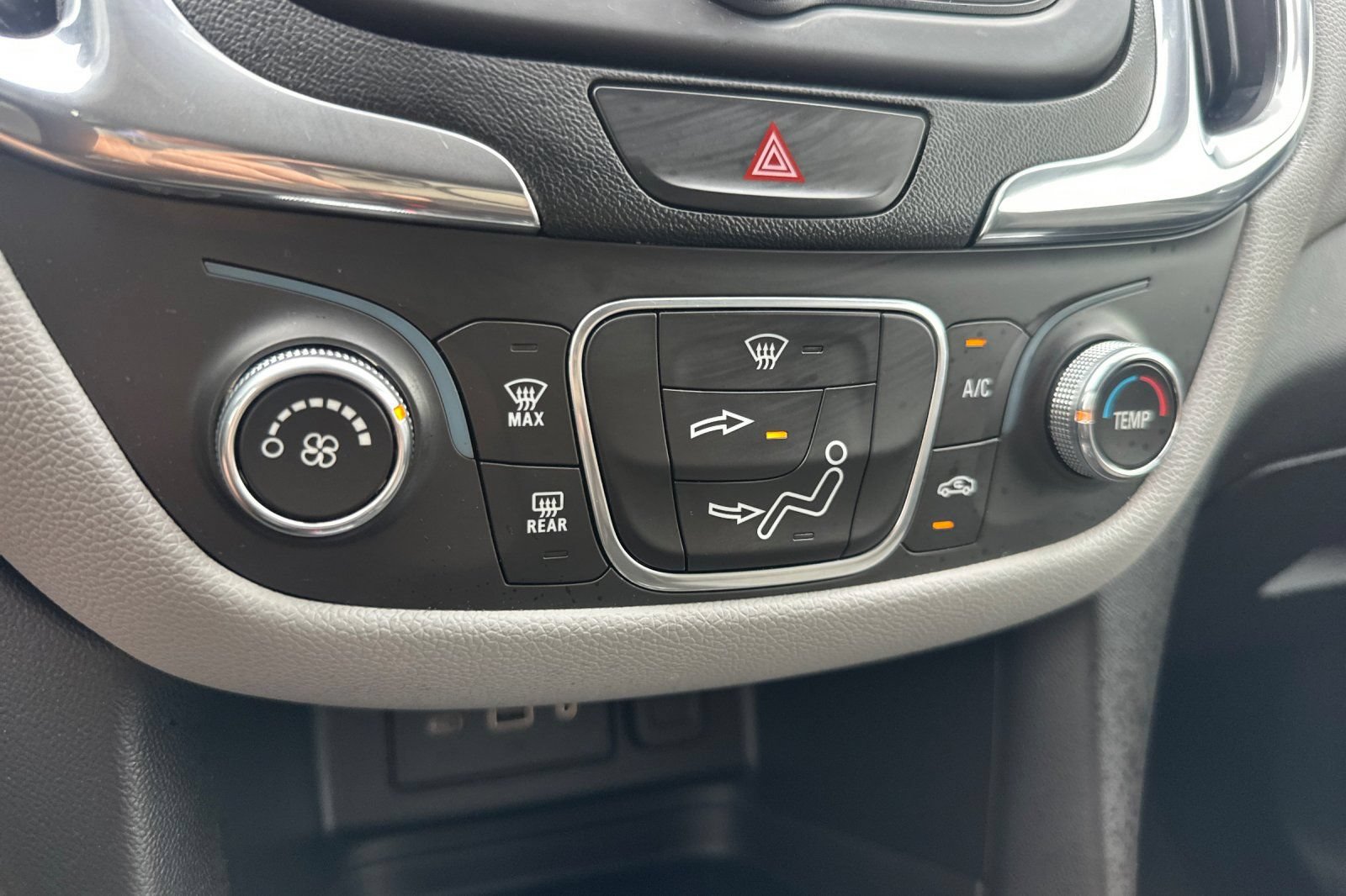 Used 2020 Chevrolet Equinox LS FWD image 27