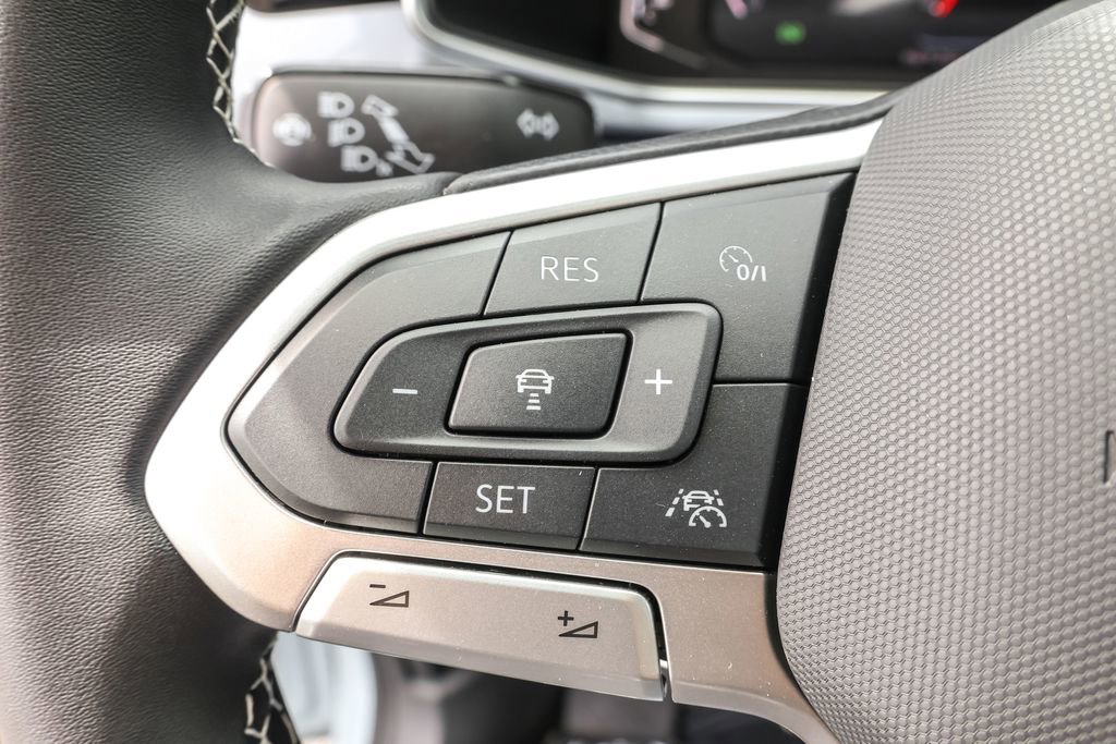 Used 2025 Volkswagen Taos SEL image 20