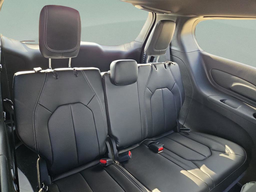 New 2026 Chrysler Pacifica Select FWD image 27