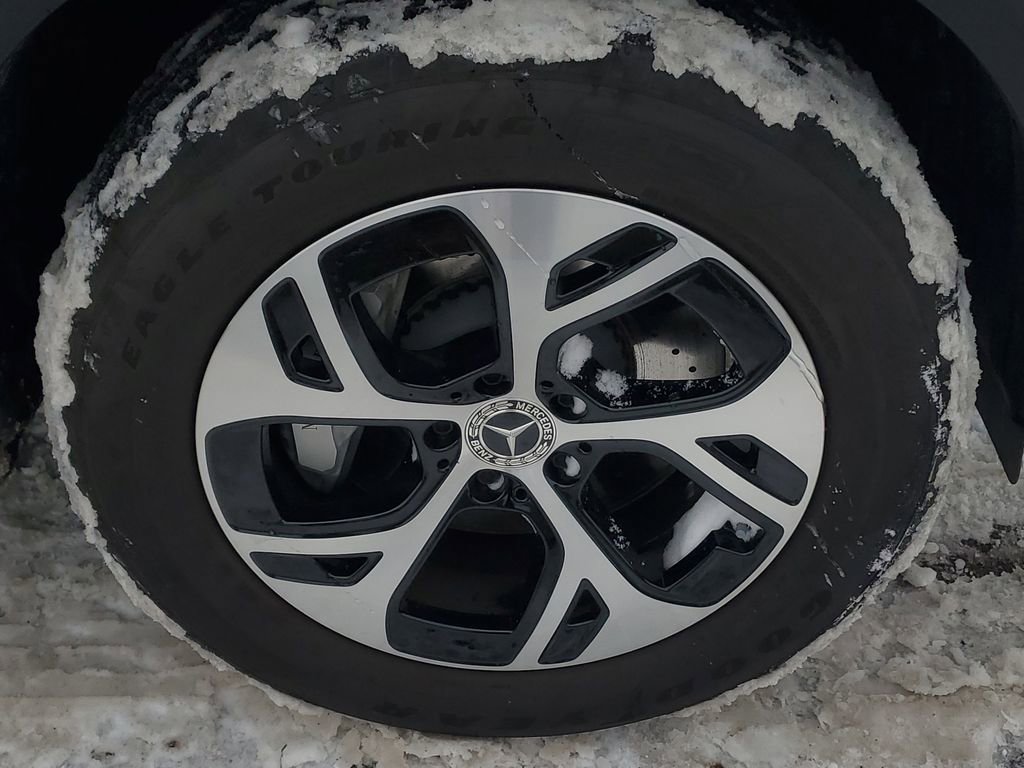 Used 2025 Mercedes-Benz GLC 350e image 6